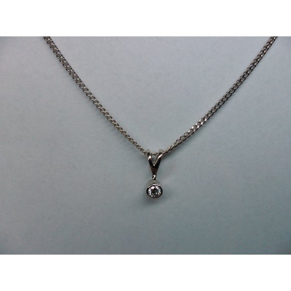 Solitaire Pendant Closed Setting White Gold