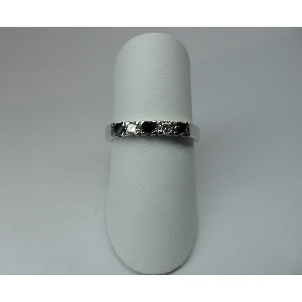 Row ring with black diamonds