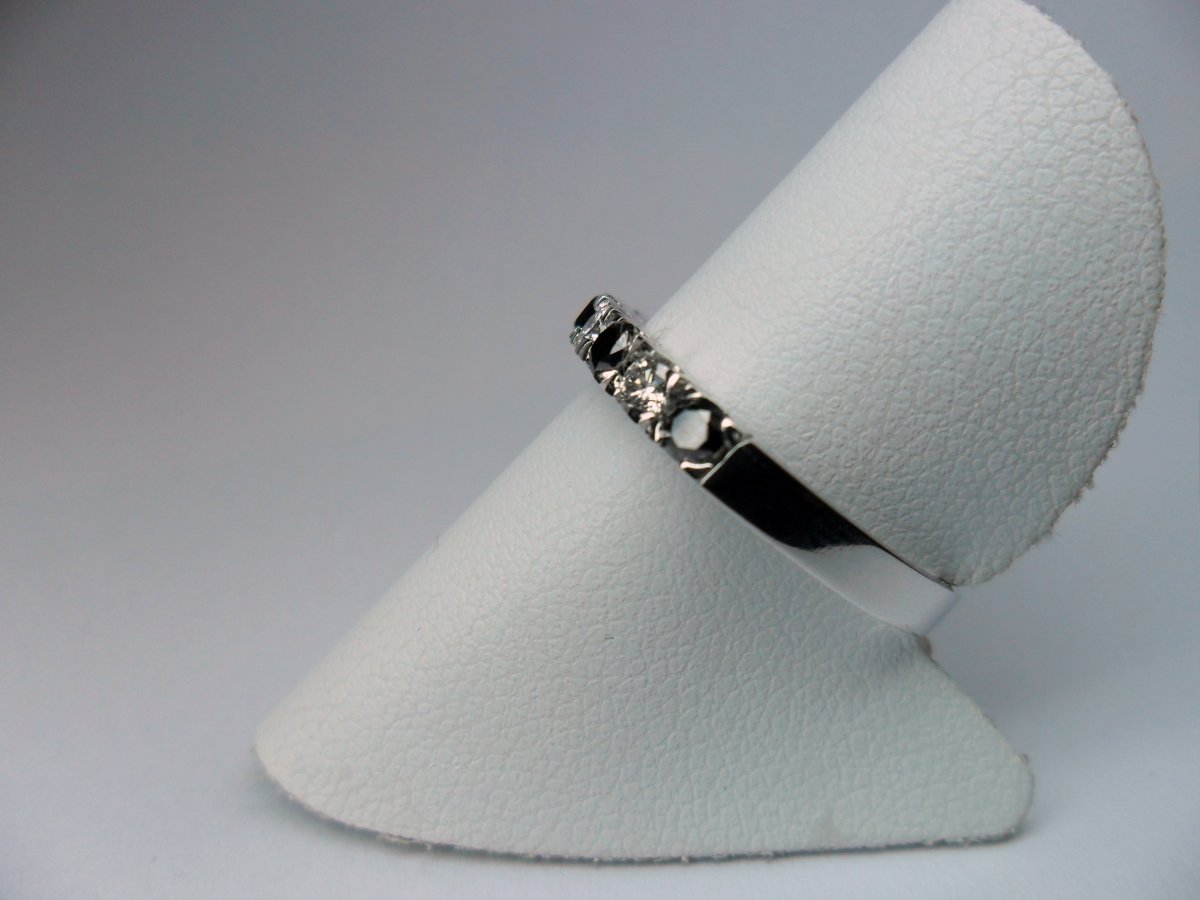 Row ring with black diamonds