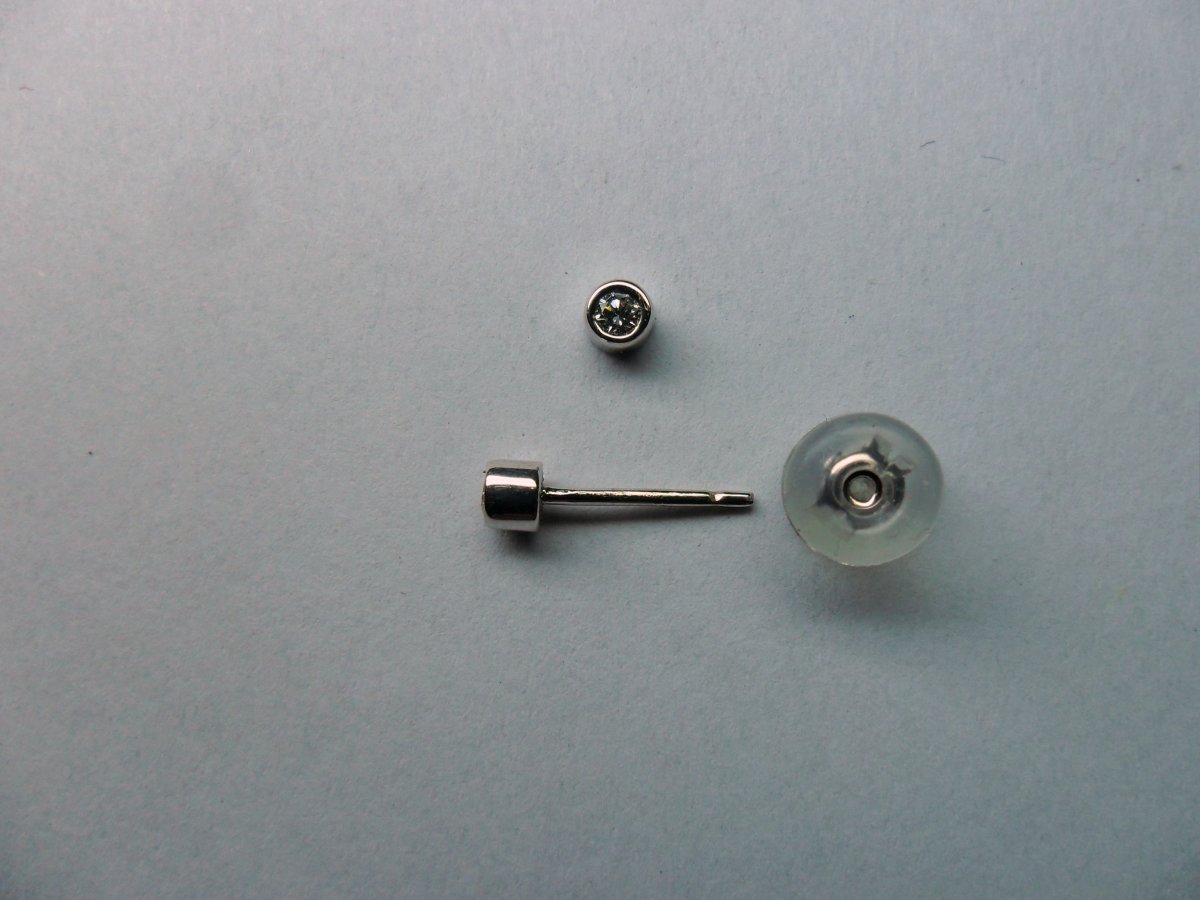 White Gold Ear Studs Closed Setting 2 - 0.10 crt.