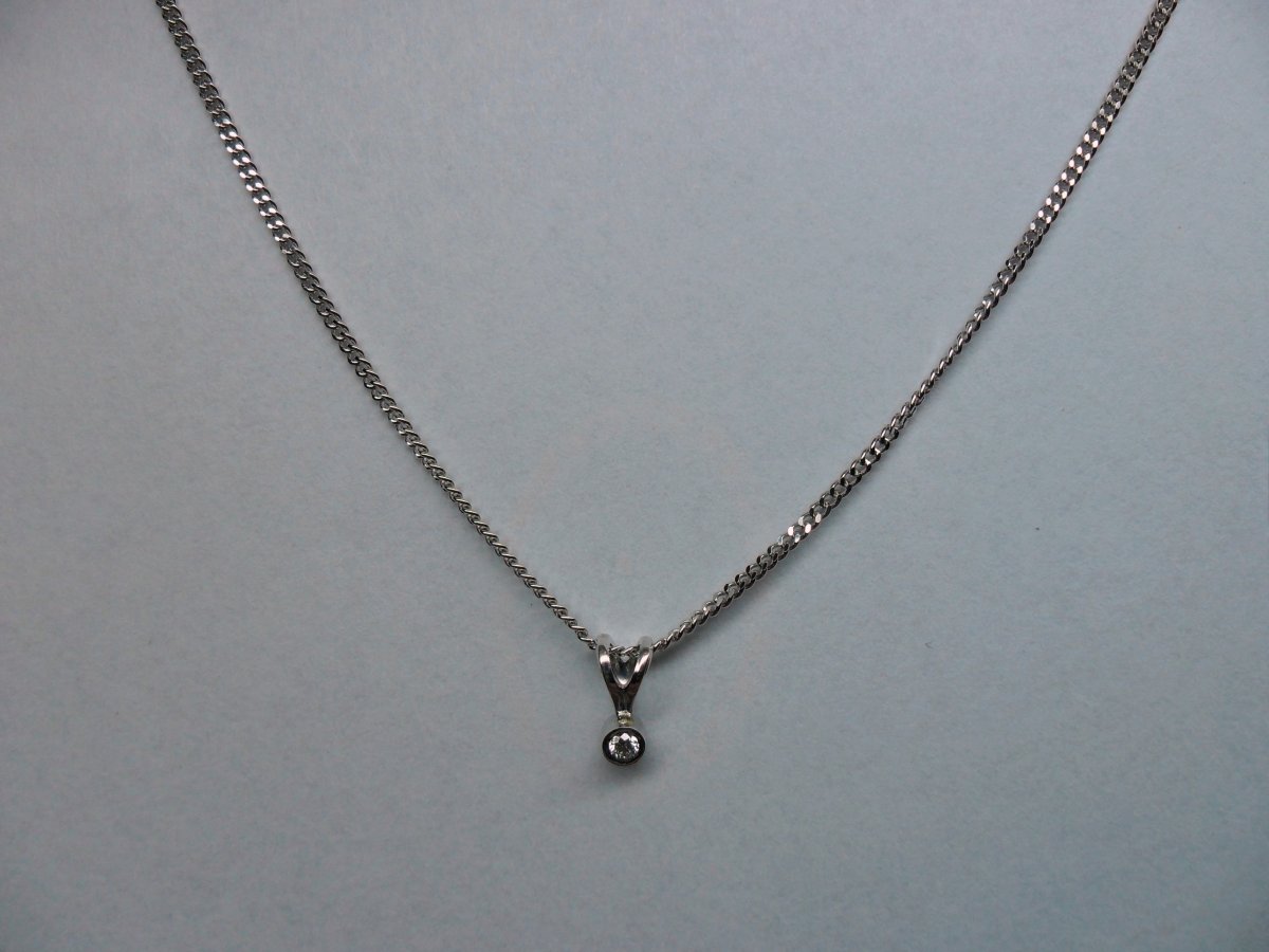 Solitair Hanger Gesloten Zetting Witgoud Smal