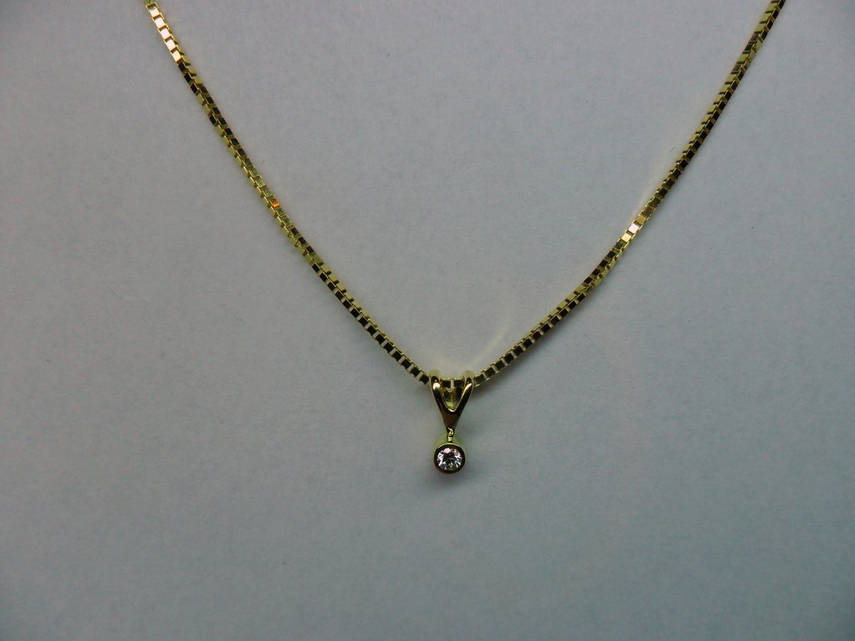 Solitair Hanger Gesloten Zetting Geelgoud Smal