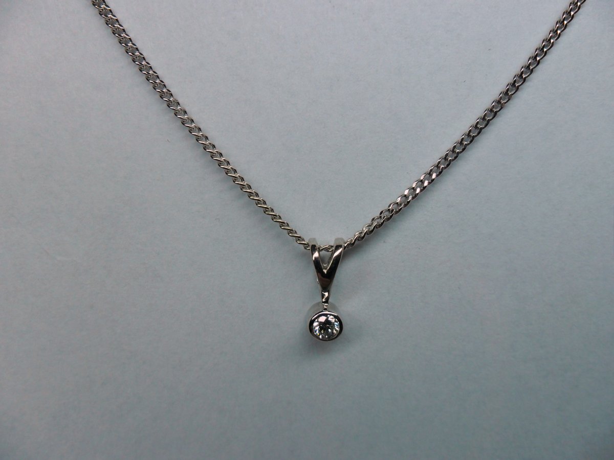 Solitair Hanger Gesloten Zetting Witgoud 