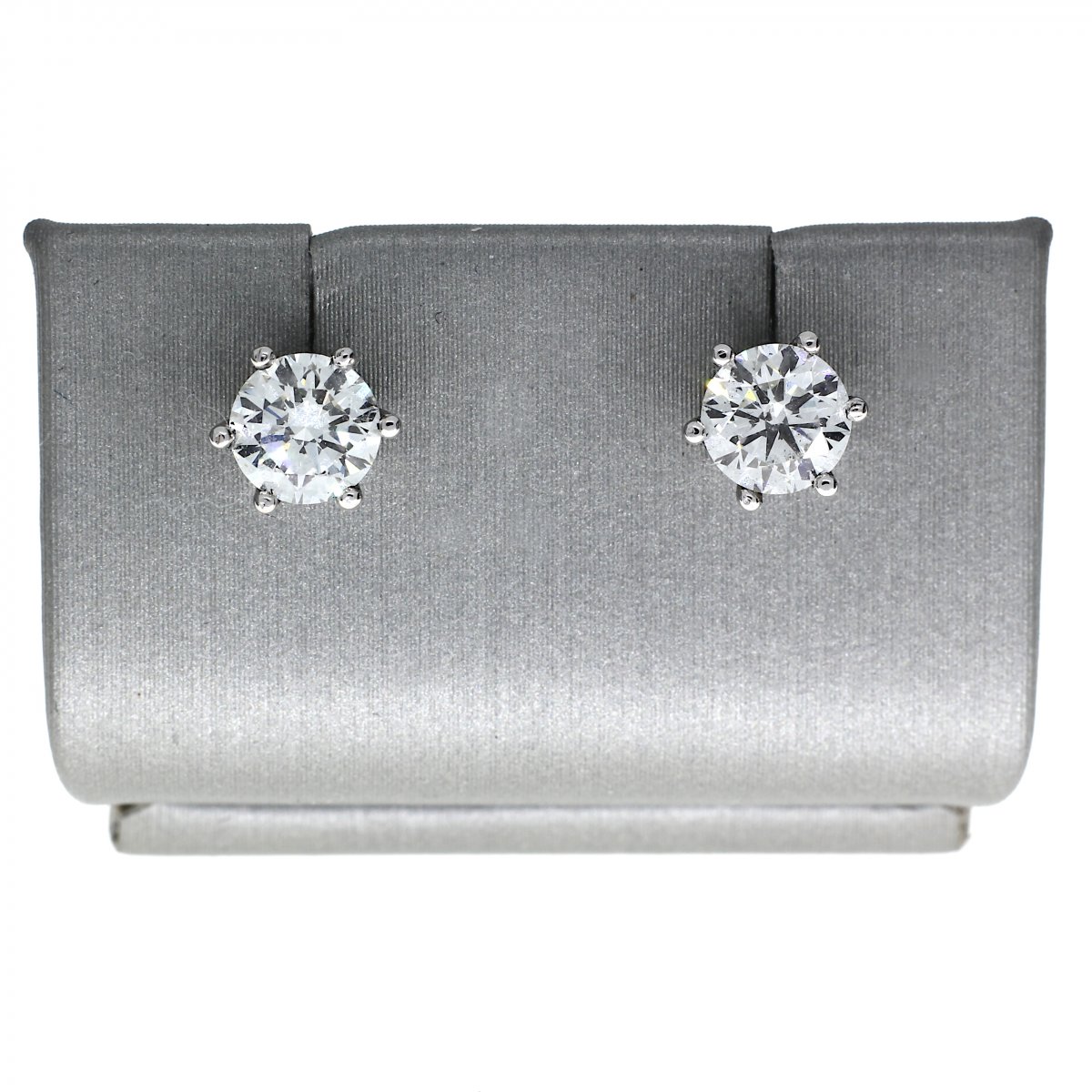 Witgouden Solitair Oorstekers 2 - 1.06 crt.
