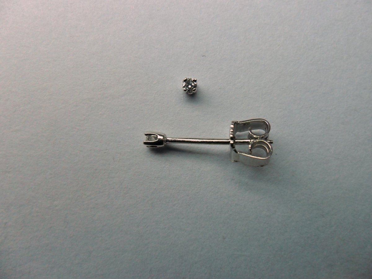 White Gold 4-Pronks Solitaire Ear Studs 2 - 0.04 crt.