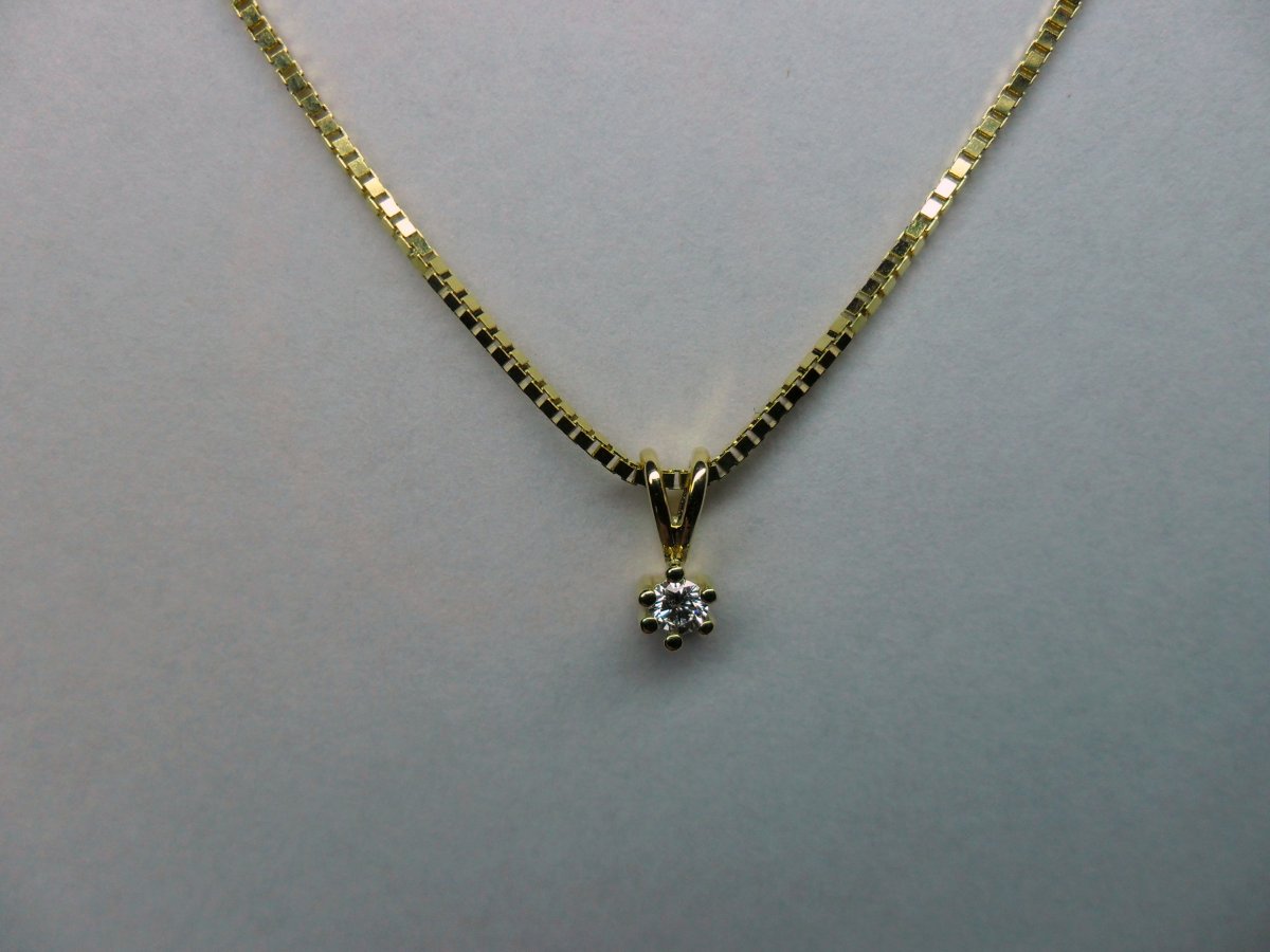 Solitair Hanger Geelgoud 0.05 crt. 