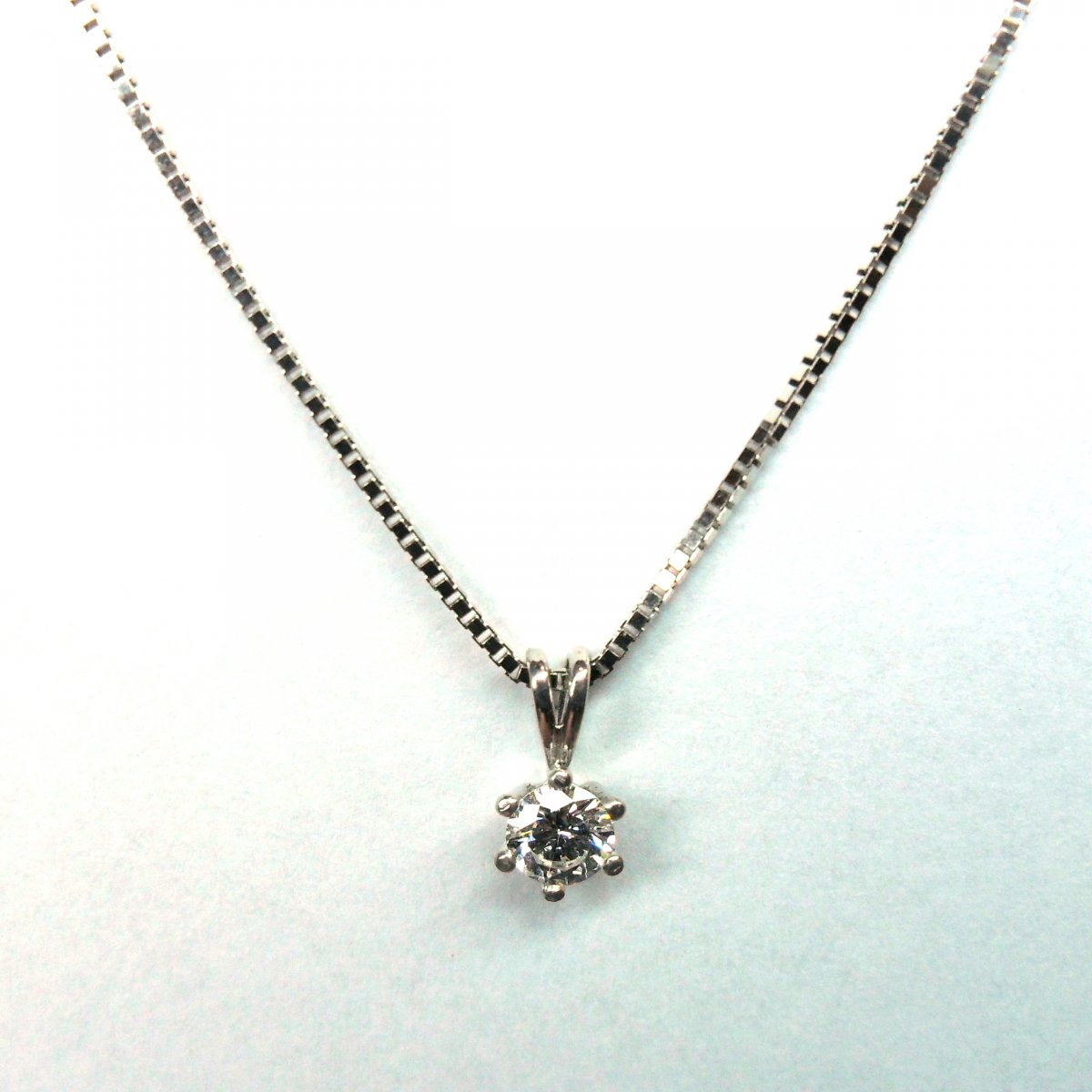 Solitair Hanger Witgoud 0.25 crt.