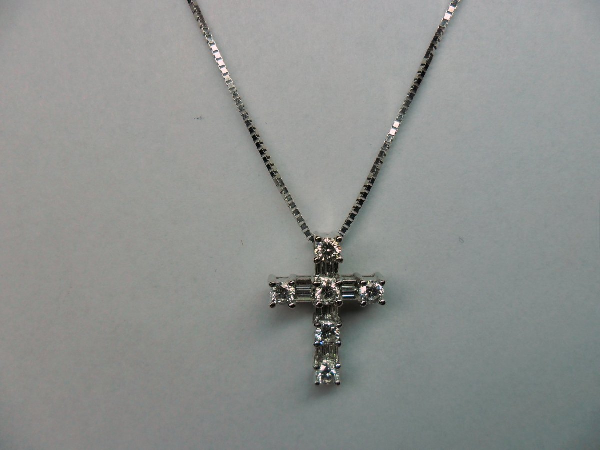 White Gold Cross With Brilliant and Baquette