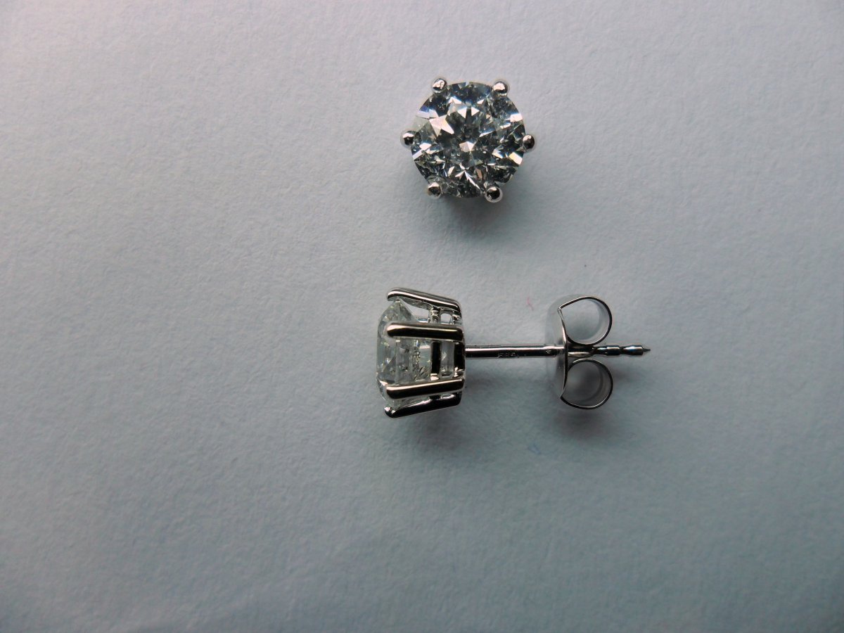 Witgouden Solitair Oorstekers 2 - 2.06 crt.