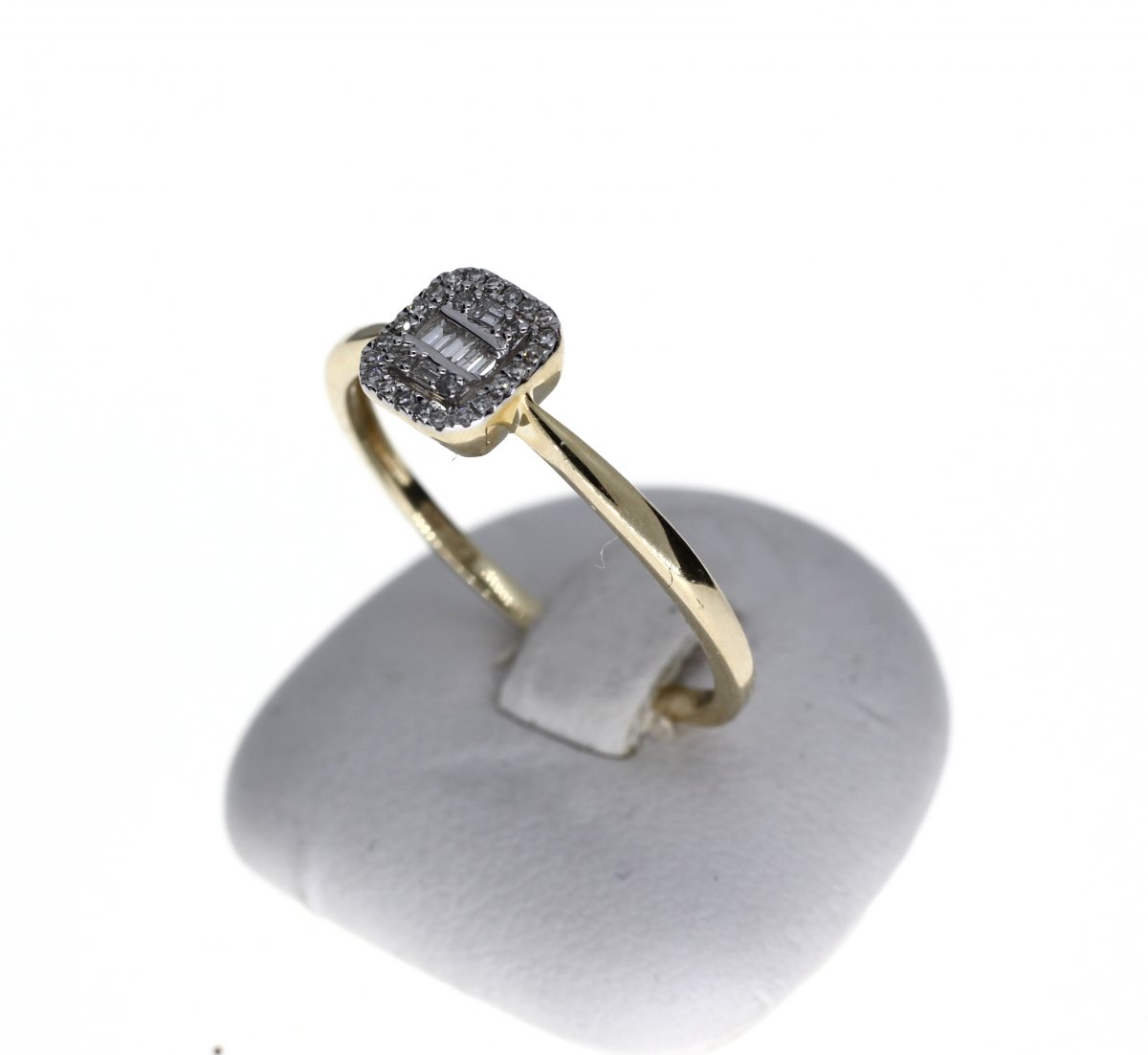 Baquette Entourage Diamant Ring Geelgoud 0.09 crt.