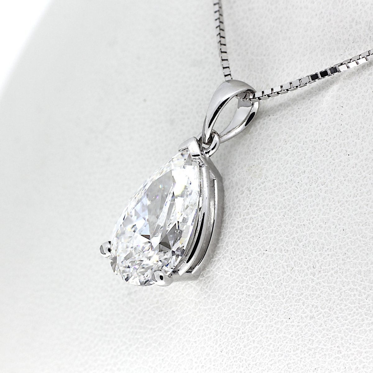 Lab-grown Pearshape Hanger 1-5.07crt