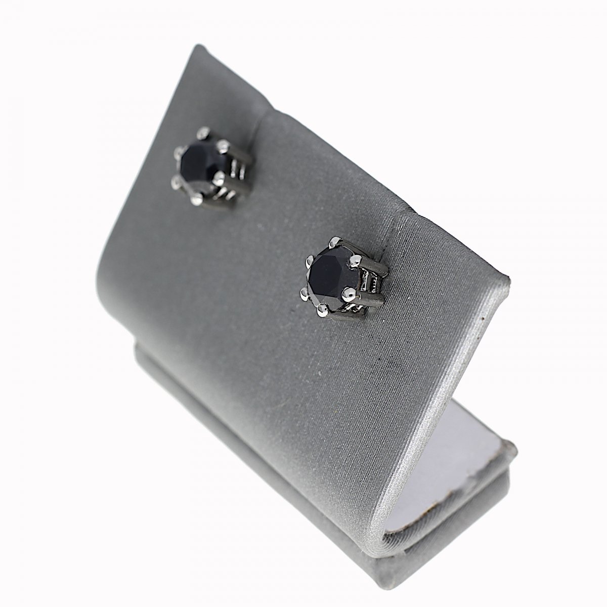 Witgouden solitair oorstekers met zwarte diamanten 2-0.78crt