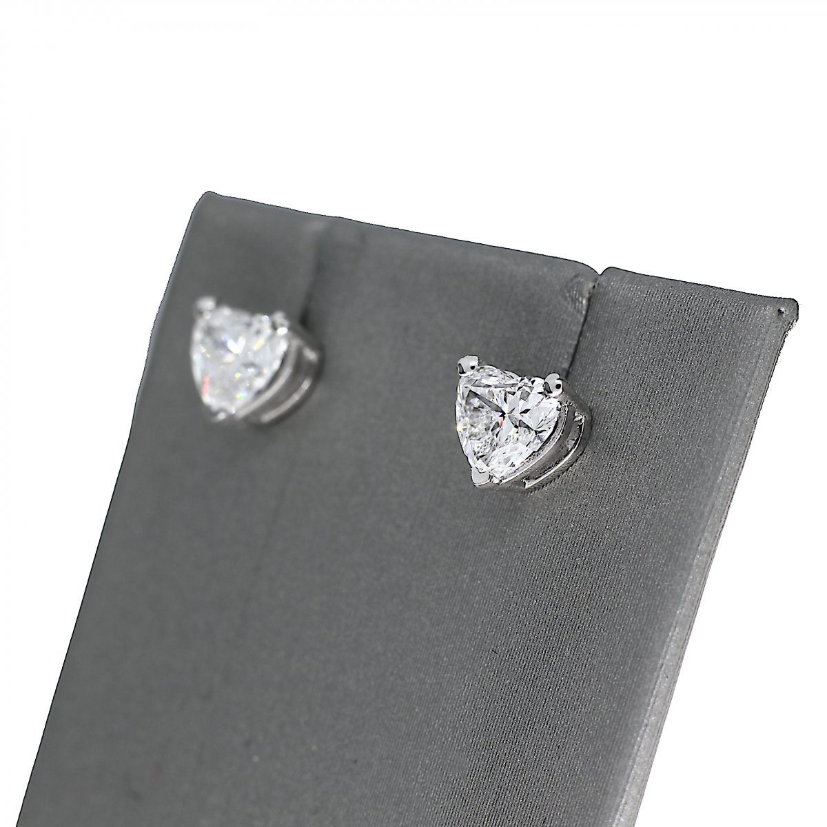 Lab-grown hart geslepen oorstekers 2-1.04crt
