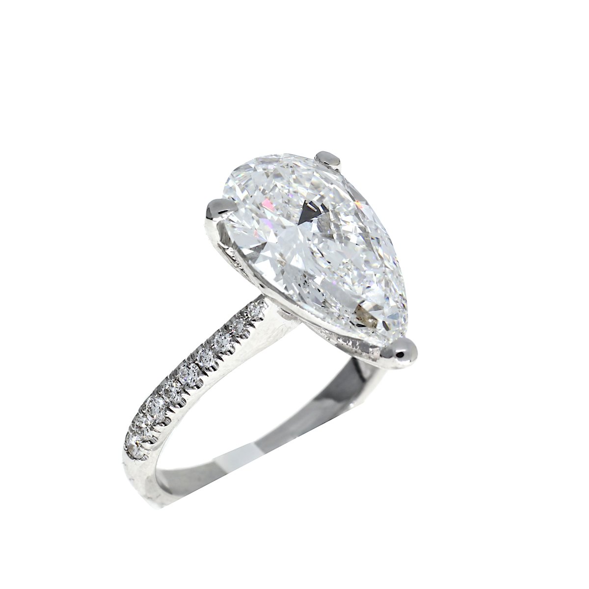 Lab-Grown Peer Solitair ring