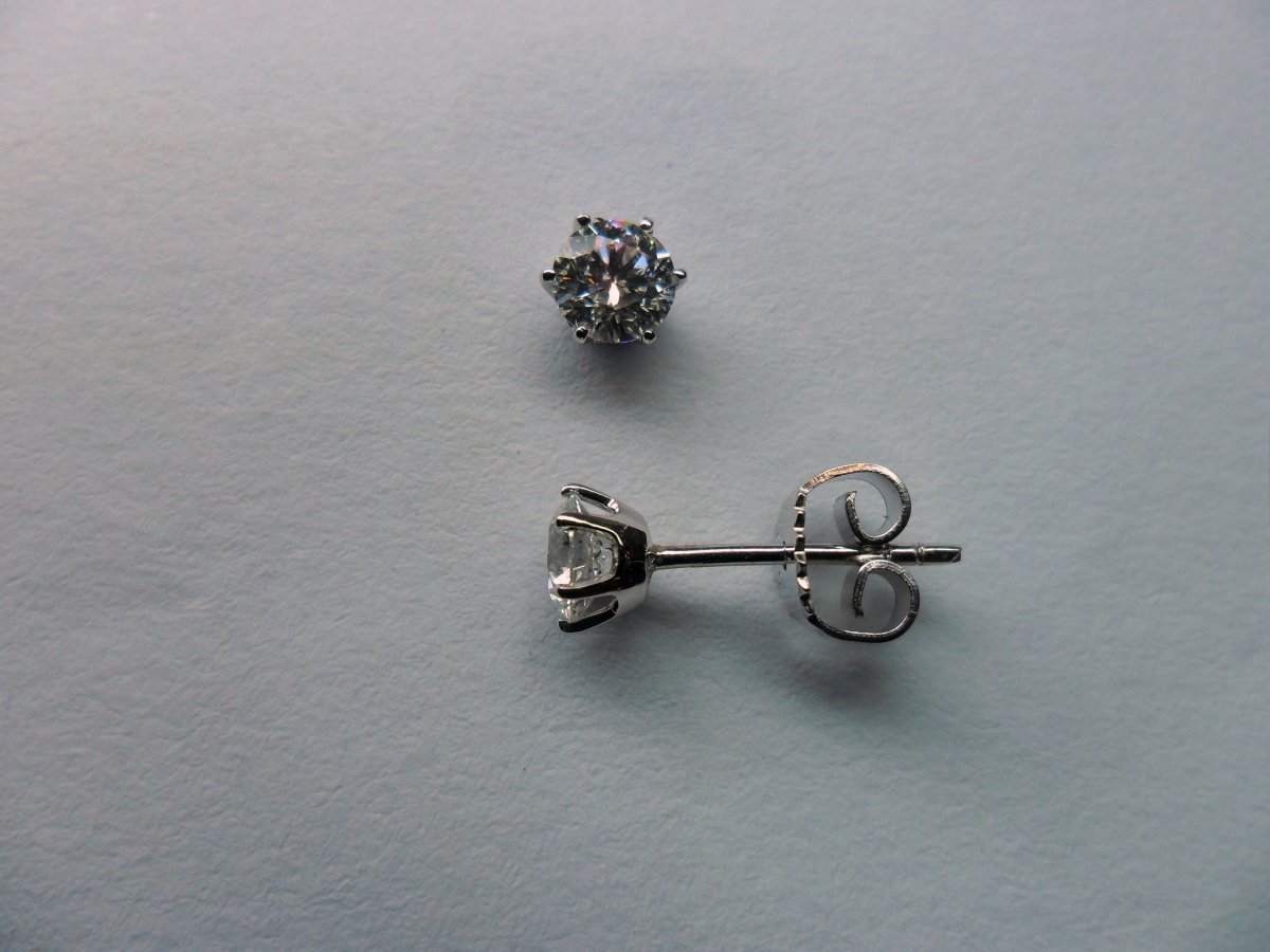 Witgouden Solitair Oorstekers 2 - 0.75 crt.