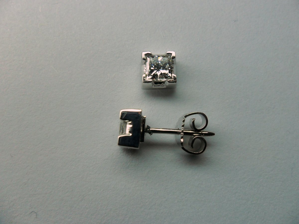 Witgouden Princess Oorstekers 2- 1.01 crt.