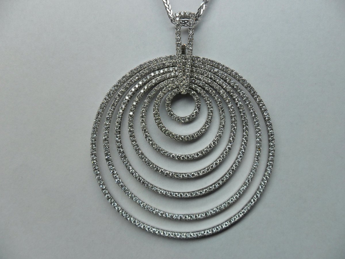 Circle Pendant White Gold