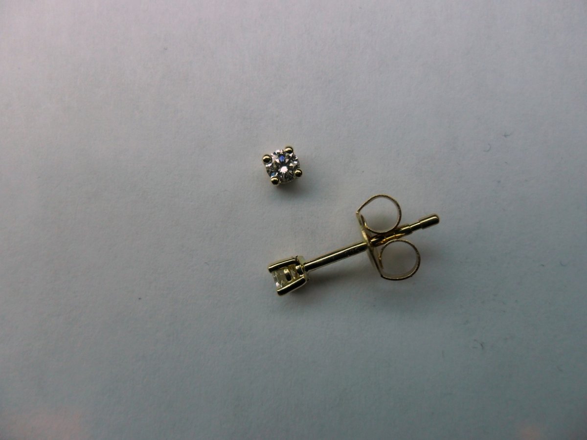 Geelgouden Solitair Oorstekers 2 - 0.14 crt.