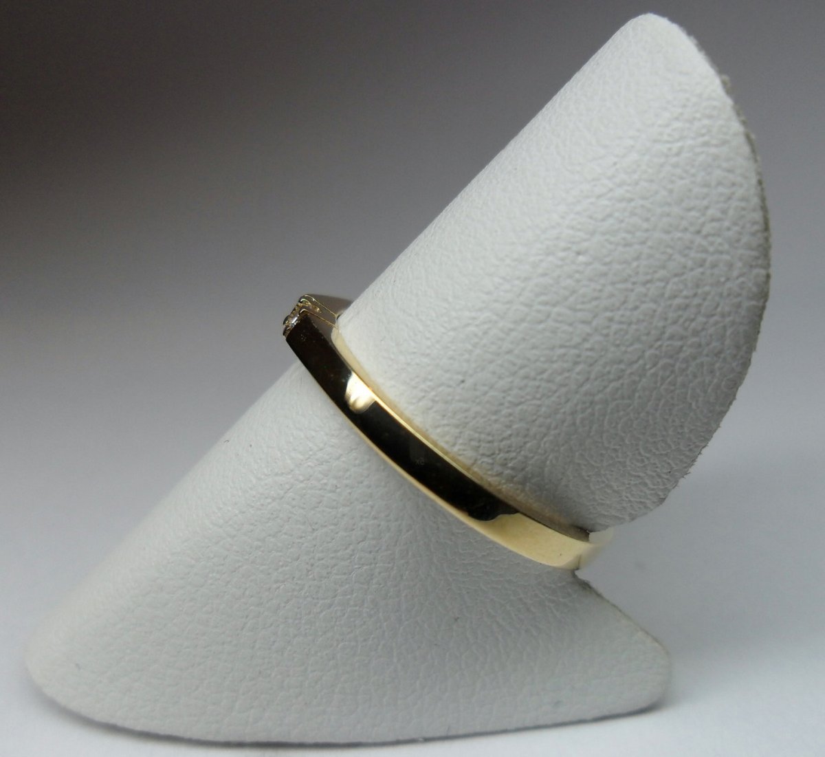 Row Ring Small 1st. Yellow Gold