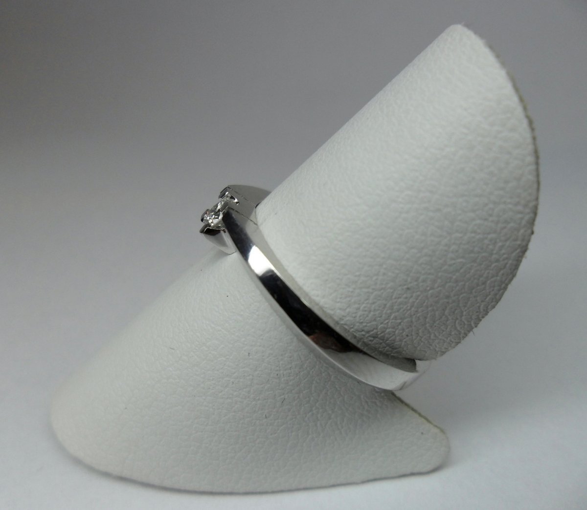 Asymmetrical fantasy ring