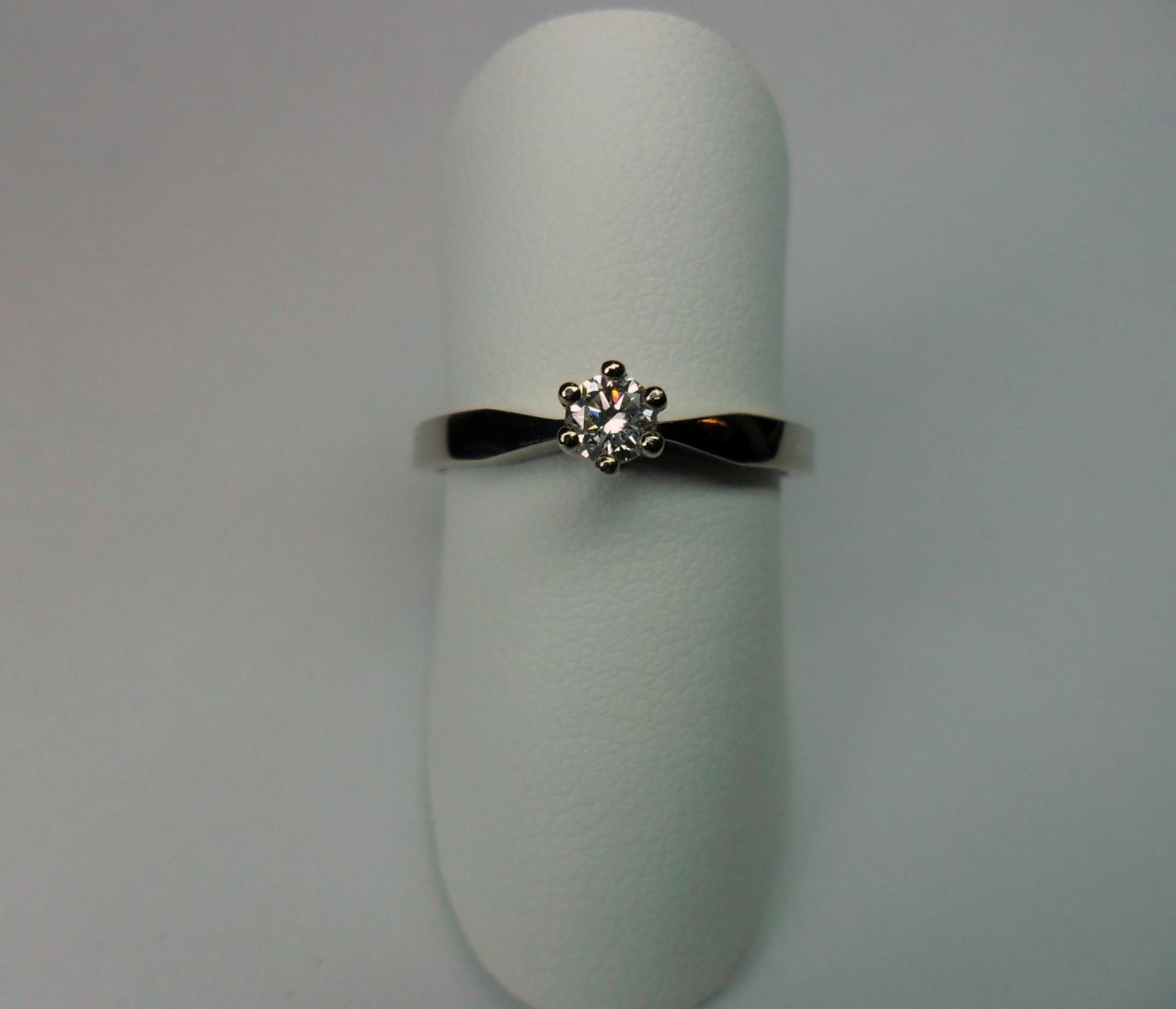 6 pronks solitaire ring