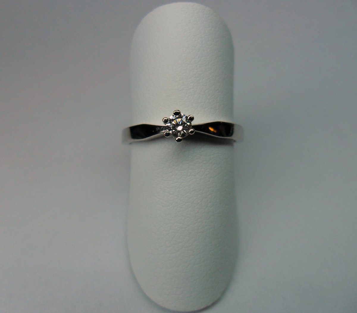 6 pronks solitaire ring