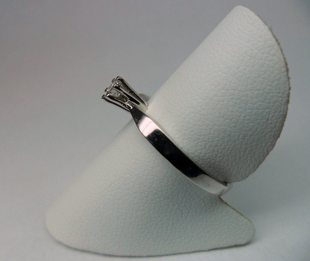 6 pronks solitaire ring