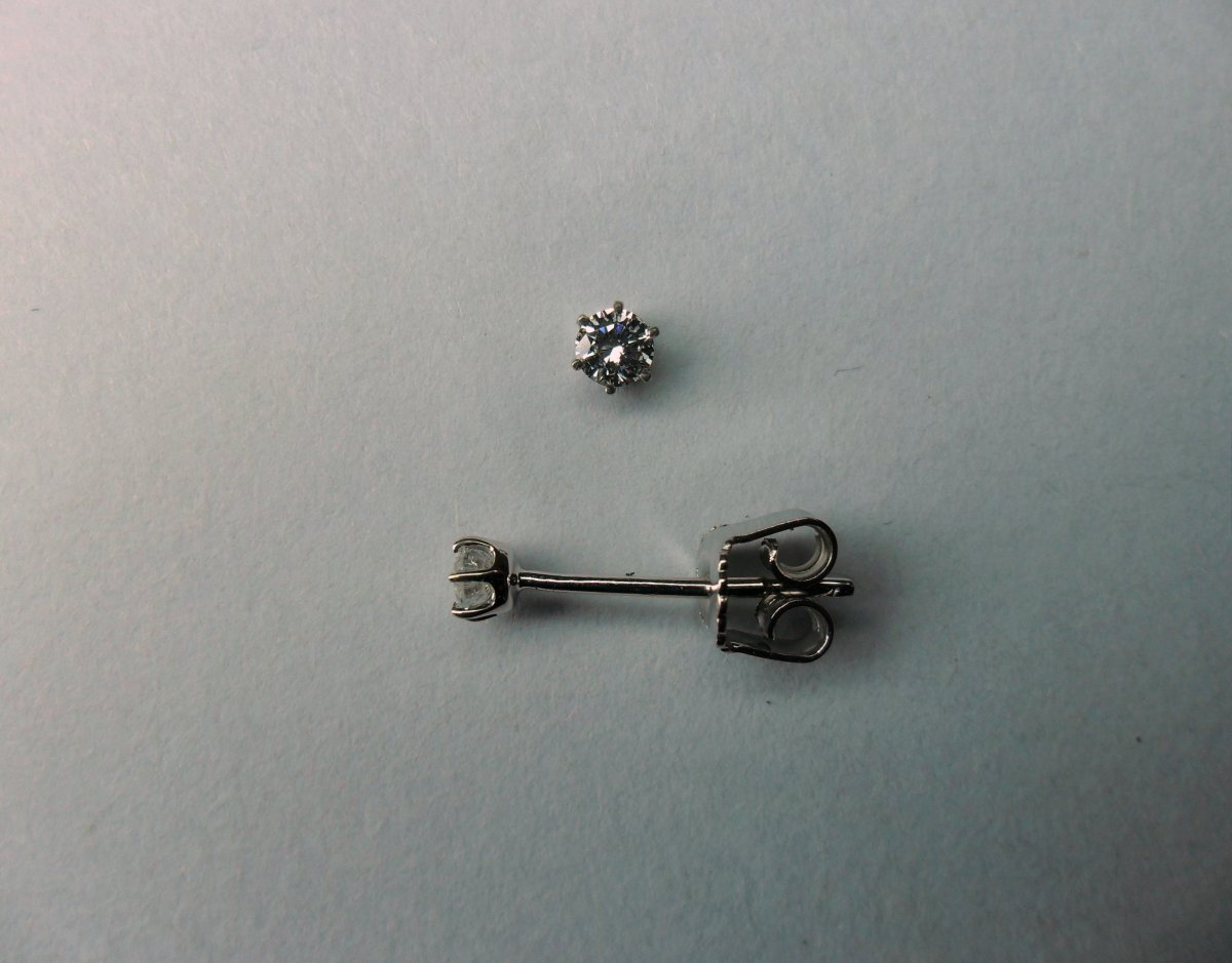 Witgouden 6-Poot Solitair Oorstekers 2 - 0.20 crt.