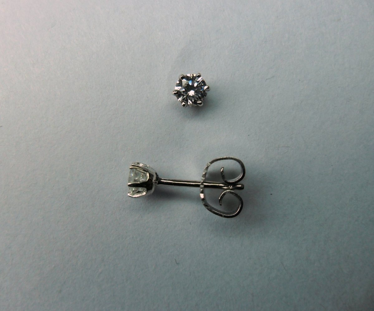 Witgouden 6-Poot Solitair Oorstekers 2 - 0.36 crt.