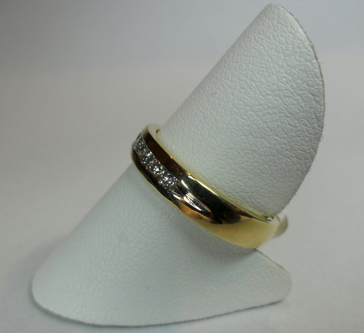 Rail Ring Geelgoud 0.25 crt.