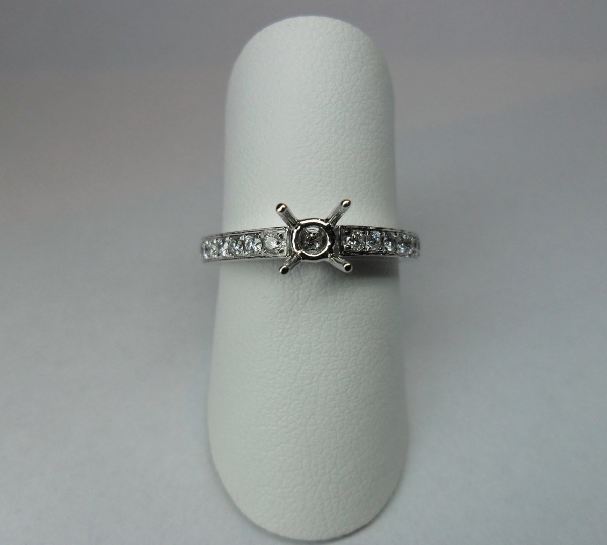 Pavé Solitaire Mount