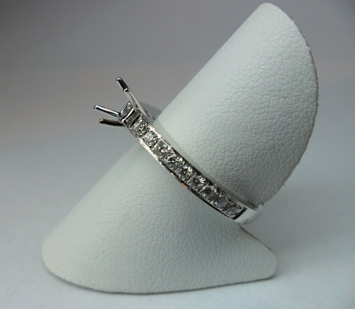 Pavé Solitaire Mount