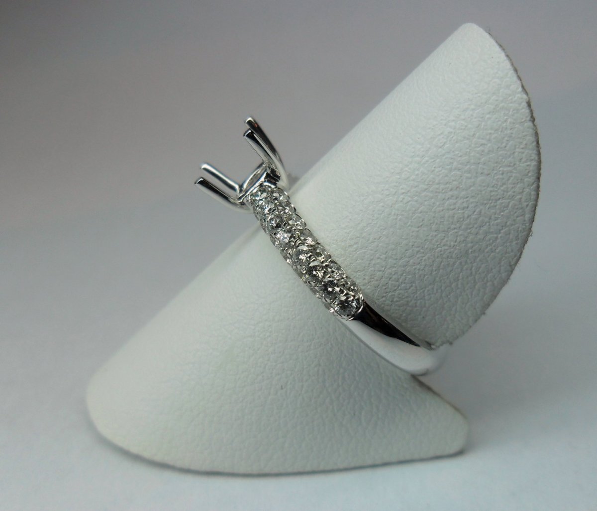 Sphere Pavé Solitaire Mount