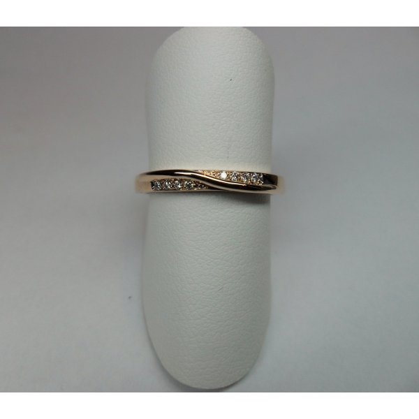 Wave pave ring