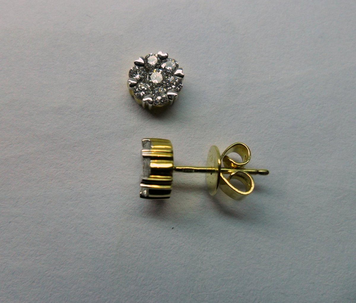 Circle Ear Studs Yellow Gold Invisible Setting