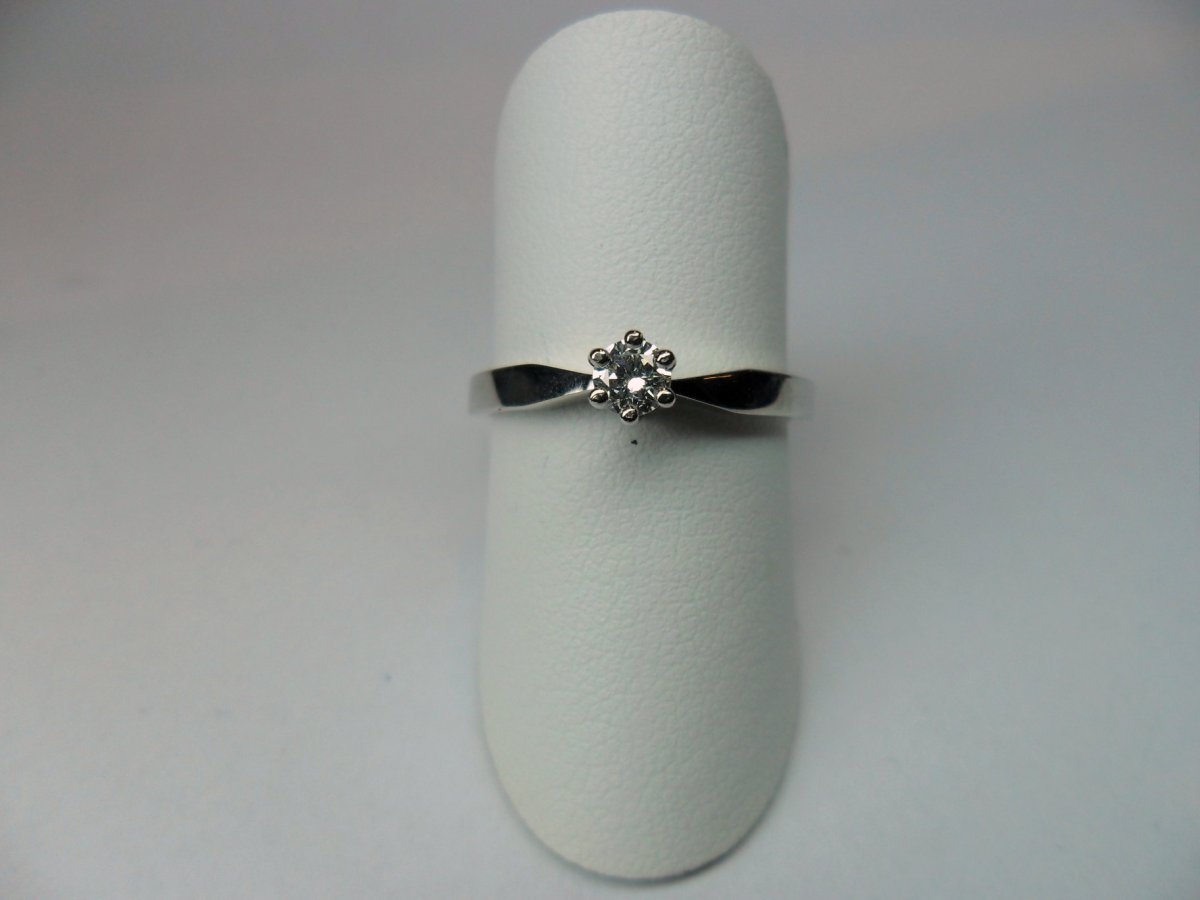 Witgouden Solitair Ring 0.17 crt.