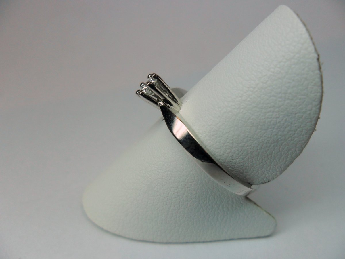 Witgouden Solitair Ring 0.17 crt.