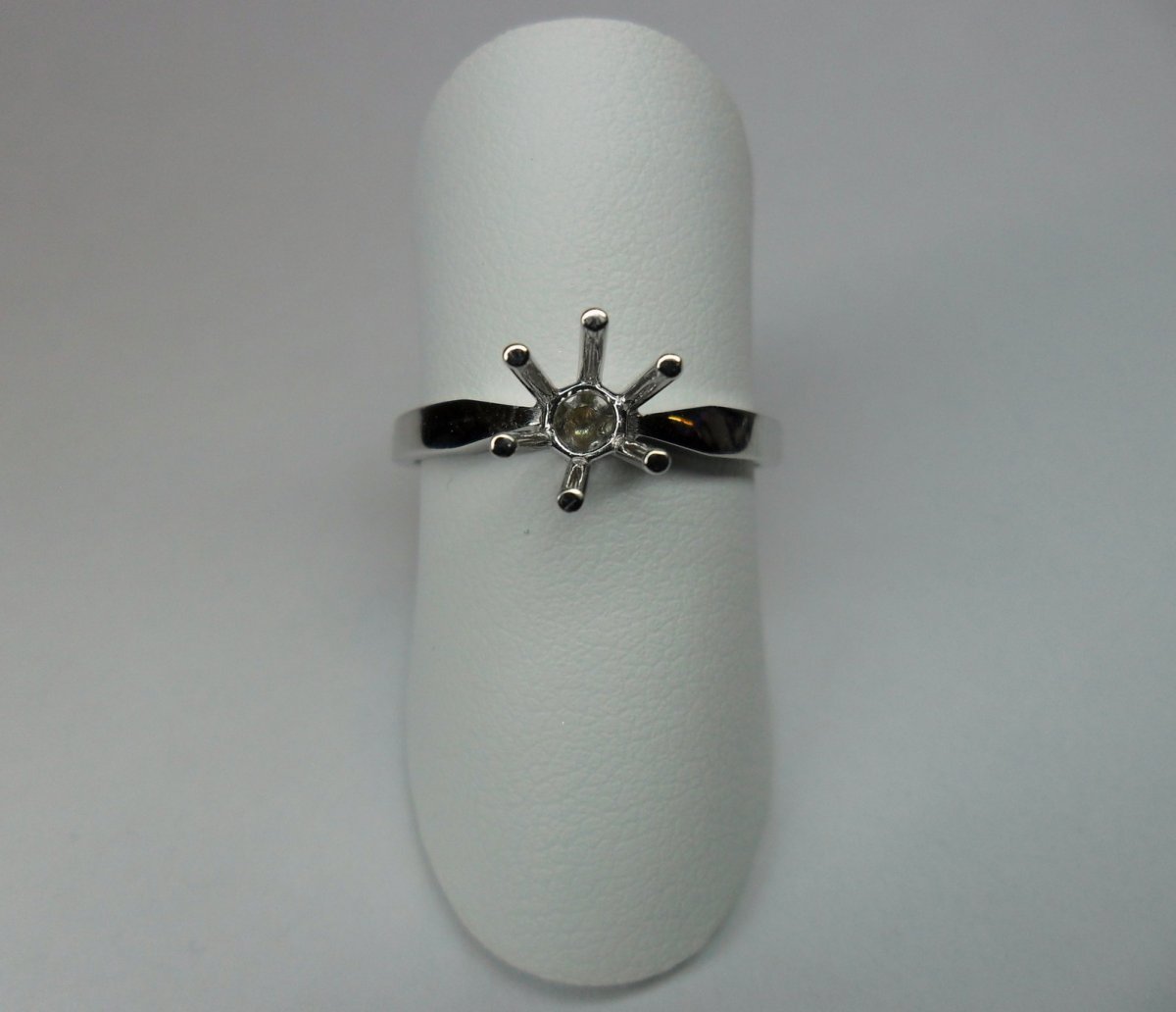 White gold ring mount