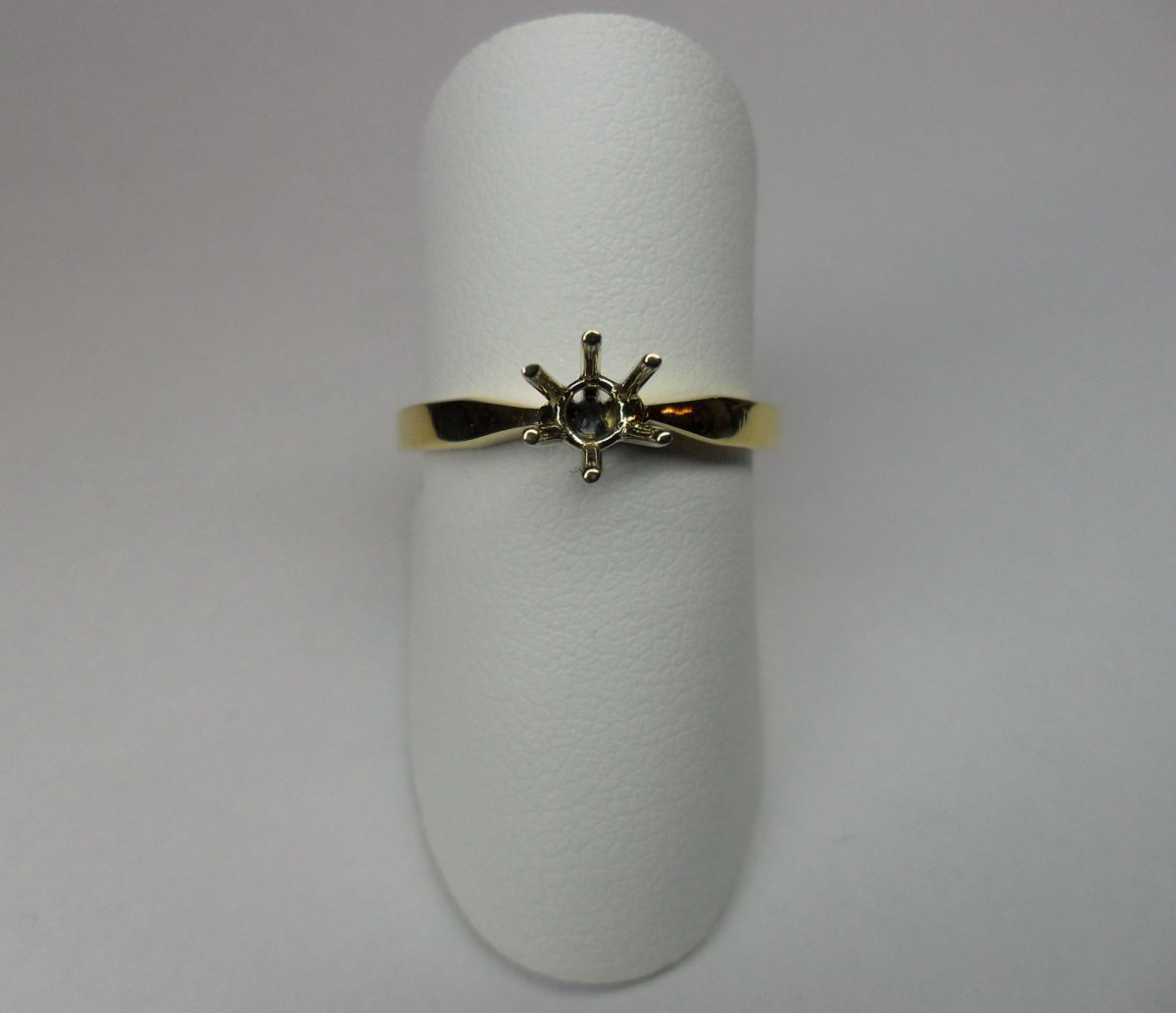 Yellow gold ring mount