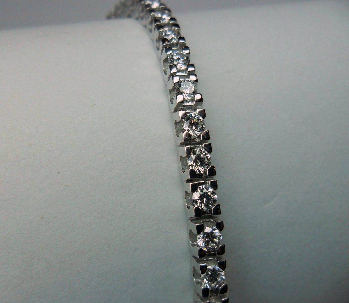 White gold tennis bracelet