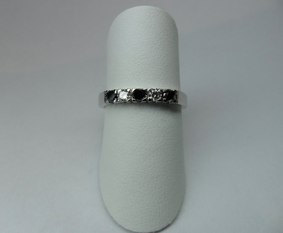 Row ring with black diamonds