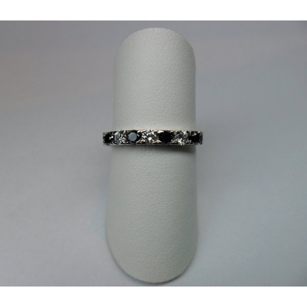 Row ring with black diamonds