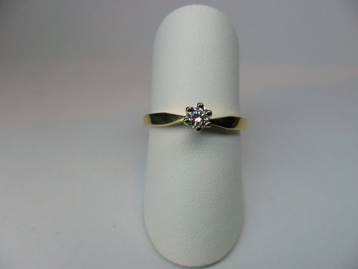 Geelgouden Solitair Ring 0.17 crt.