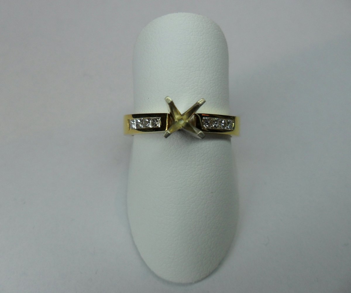 Rail solitaire mount